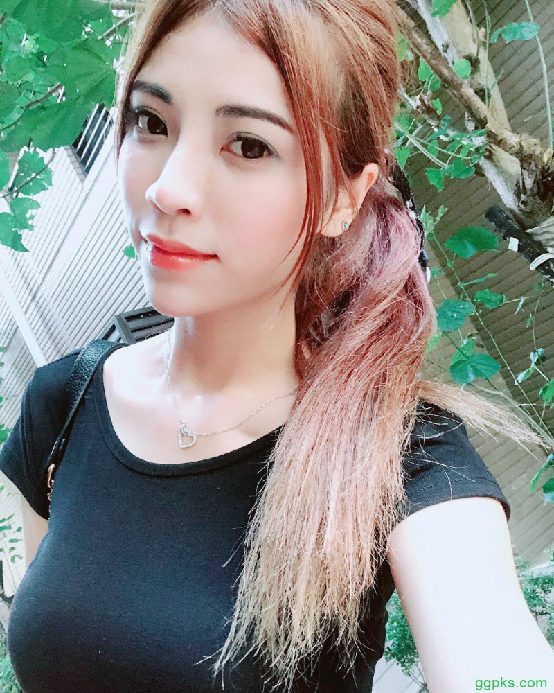 台湾模特正妹Angel Liya 浴袍中开巨乳的诱惑